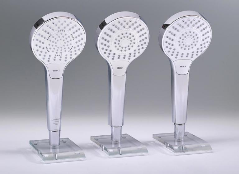 Aus insgesamt 37 Einreichungen vergab die Jury drei Hauptpreise und sechs gleichrangige Auszeichnungen. Unter den ausgezeichneten Produkten sind auch zwei dreiste Kopien der hansgrohe Handbrause Croma Select S Multi (Original links im Bild).