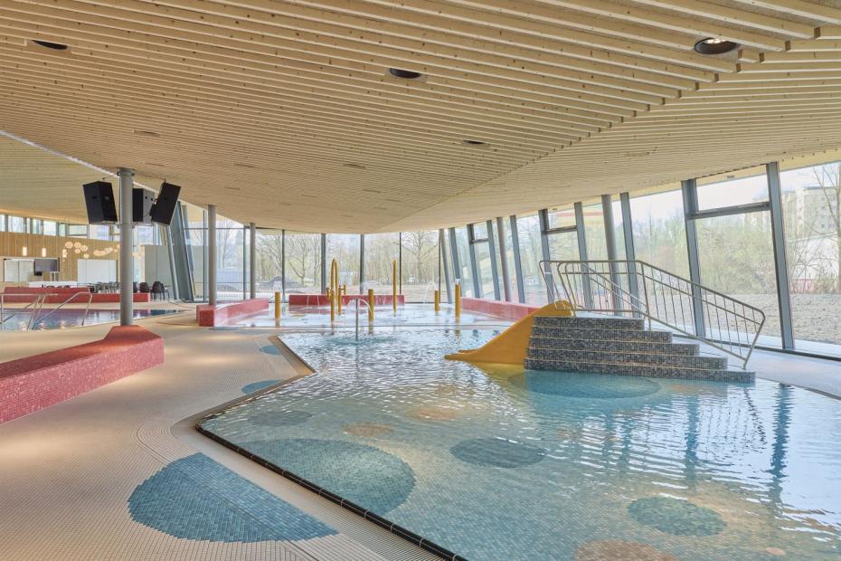 Mosaikfliesen im Kinderbecken sorgen für eine stimmungsvolle Gestaltung.